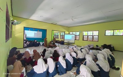 SISWA SMAKA PONOROGO NONTON BARENG (NOBAR) WEBINAR MAKIN CAKAP DIGITAL 2023